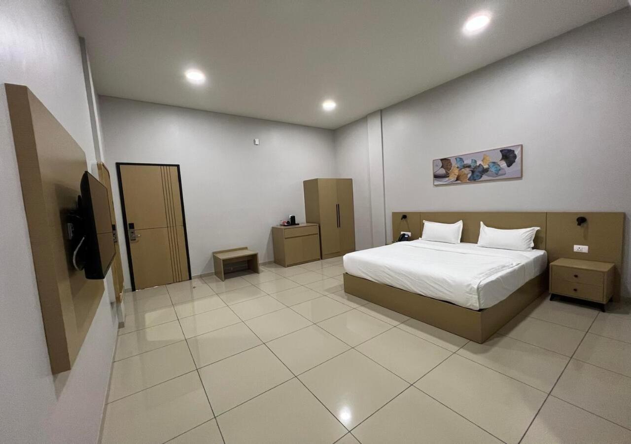 Ixoras Hotel Victoire Кіншаса Екстер'єр фото
