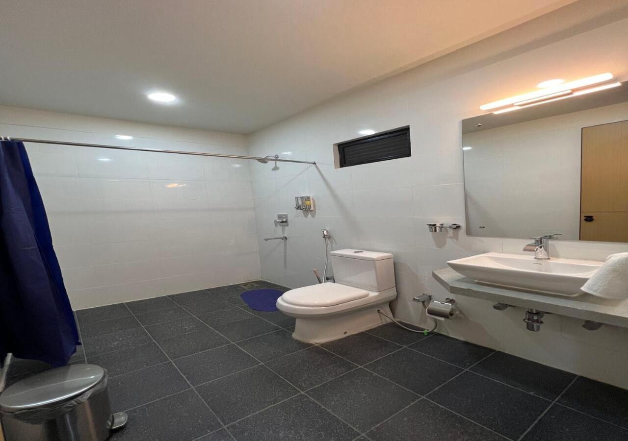 Ixoras Hotel Victoire Кіншаса Екстер'єр фото