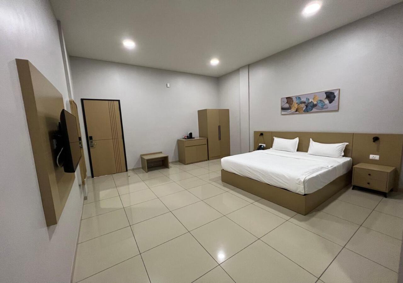 Ixoras Hotel Victoire Кіншаса Екстер'єр фото